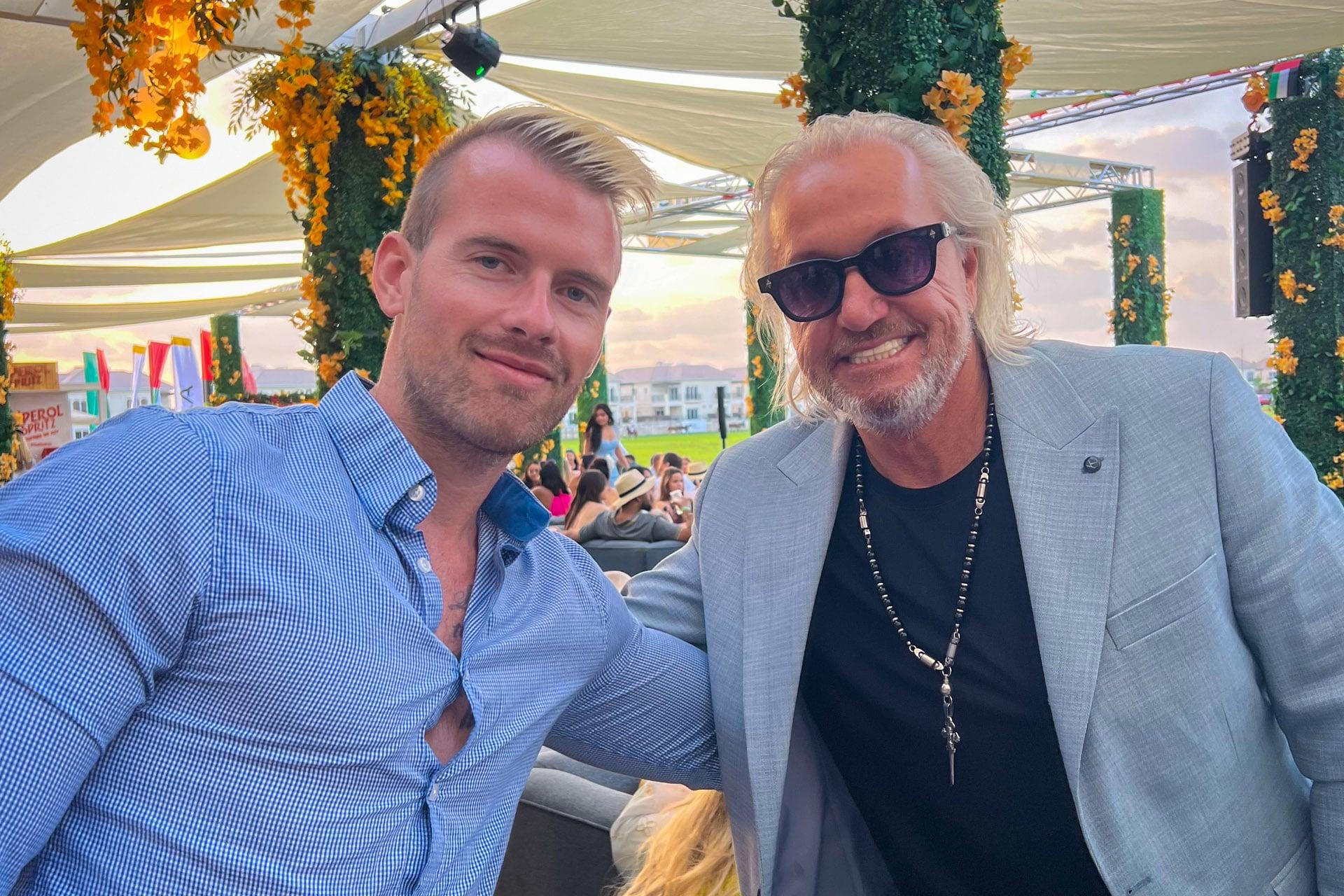 Marco Perner mit Unternehmer Robert Geiss aus der Show Die Geissens bei einem Polo-Event in Dubai.